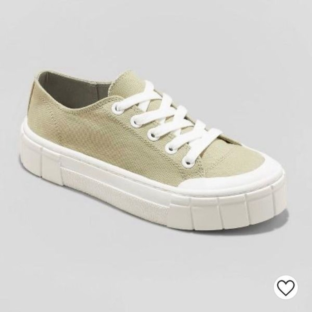 NEW Mad Love Women's Fran Sneakers- Size 8 Green